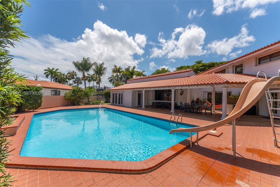 For Sale: $1,599,000 (5 beds, 6 baths, 4830 Square Feet)