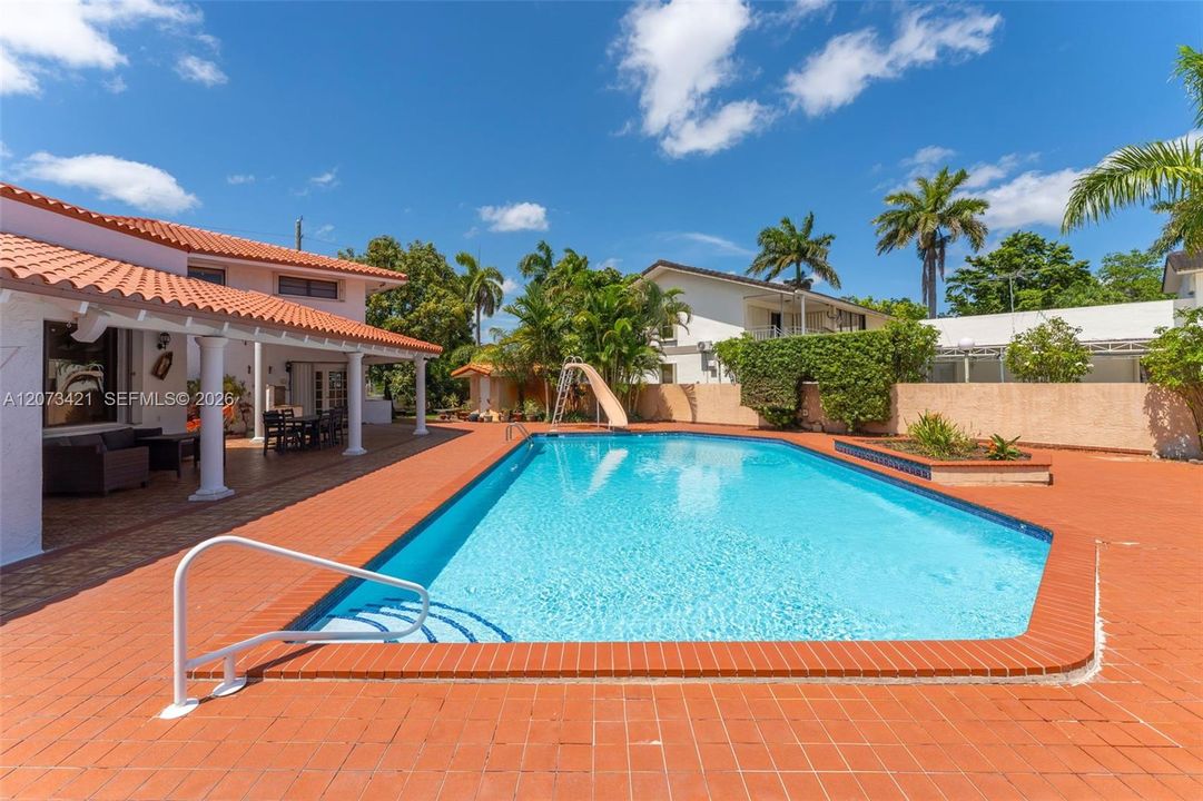 For Sale: $1,599,000 (5 beds, 6 baths, 4830 Square Feet)