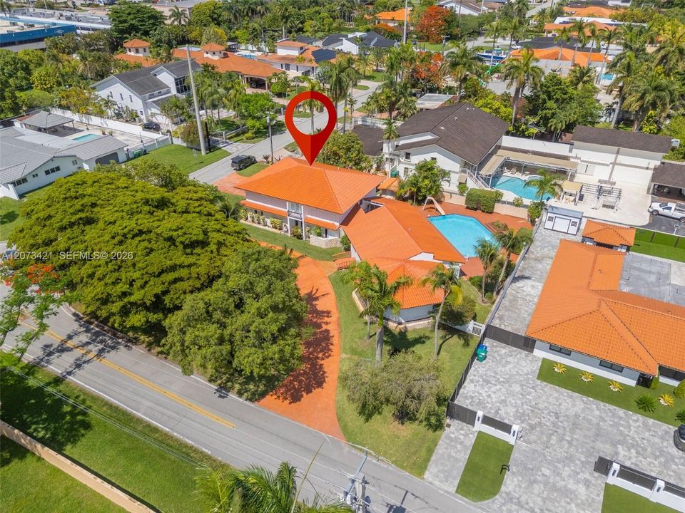 For Sale: $1,599,000 (5 beds, 6 baths, 4830 Square Feet)