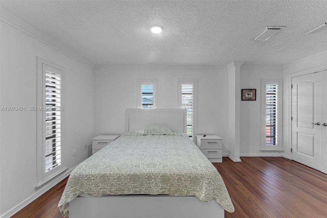 For Sale: $1,599,000 (5 beds, 6 baths, 4830 Square Feet)