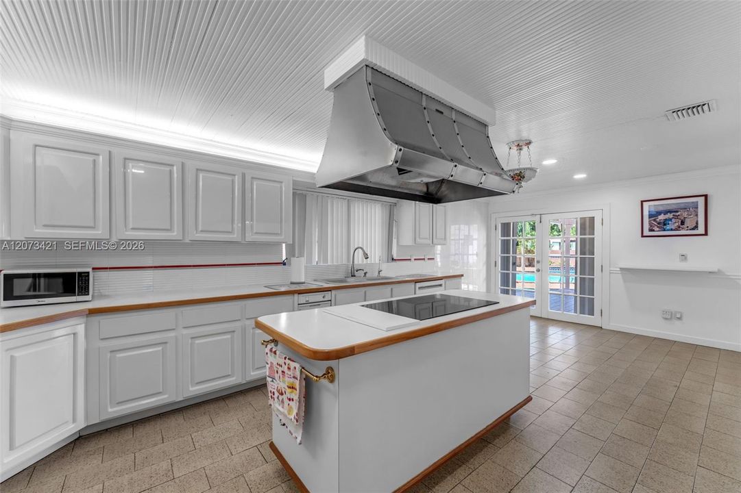 For Sale: $1,599,000 (5 beds, 6 baths, 4830 Square Feet)