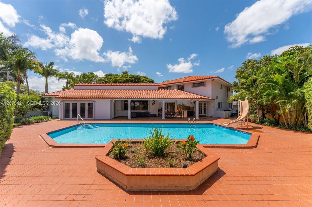 For Sale: $1,599,000 (5 beds, 6 baths, 4830 Square Feet)