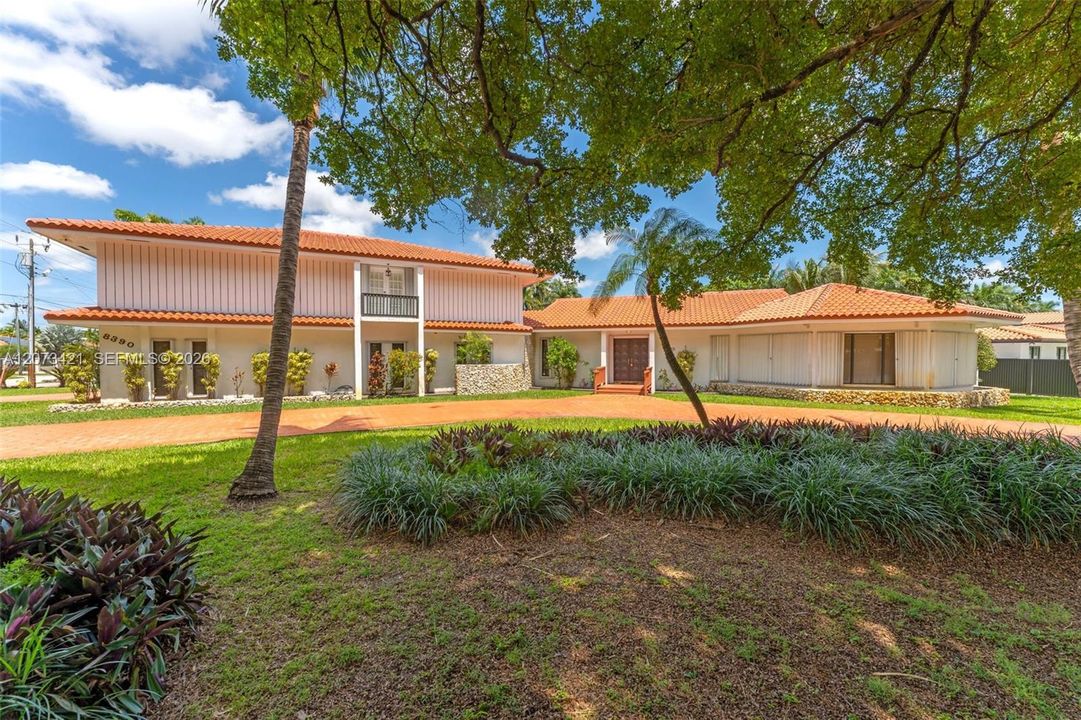 For Sale: $1,599,000 (5 beds, 6 baths, 4830 Square Feet)