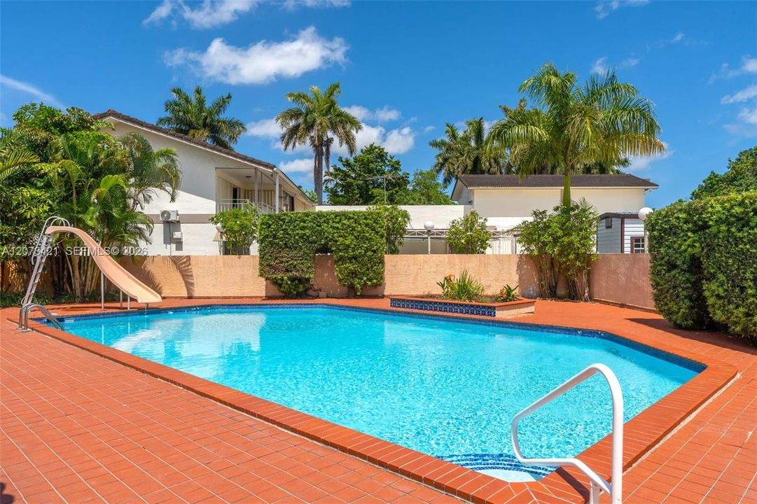 For Sale: $1,599,000 (5 beds, 6 baths, 4830 Square Feet)