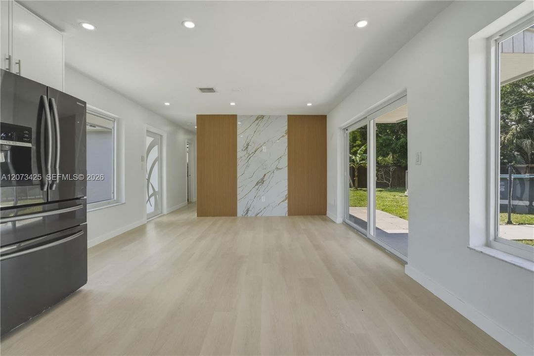 For Rent: $3,600 (3 beds, 1 baths, 969 Square Feet)