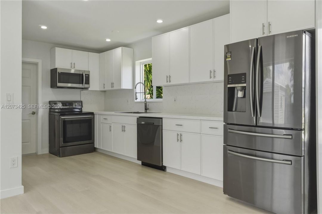For Rent: $3,600 (3 beds, 1 baths, 969 Square Feet)