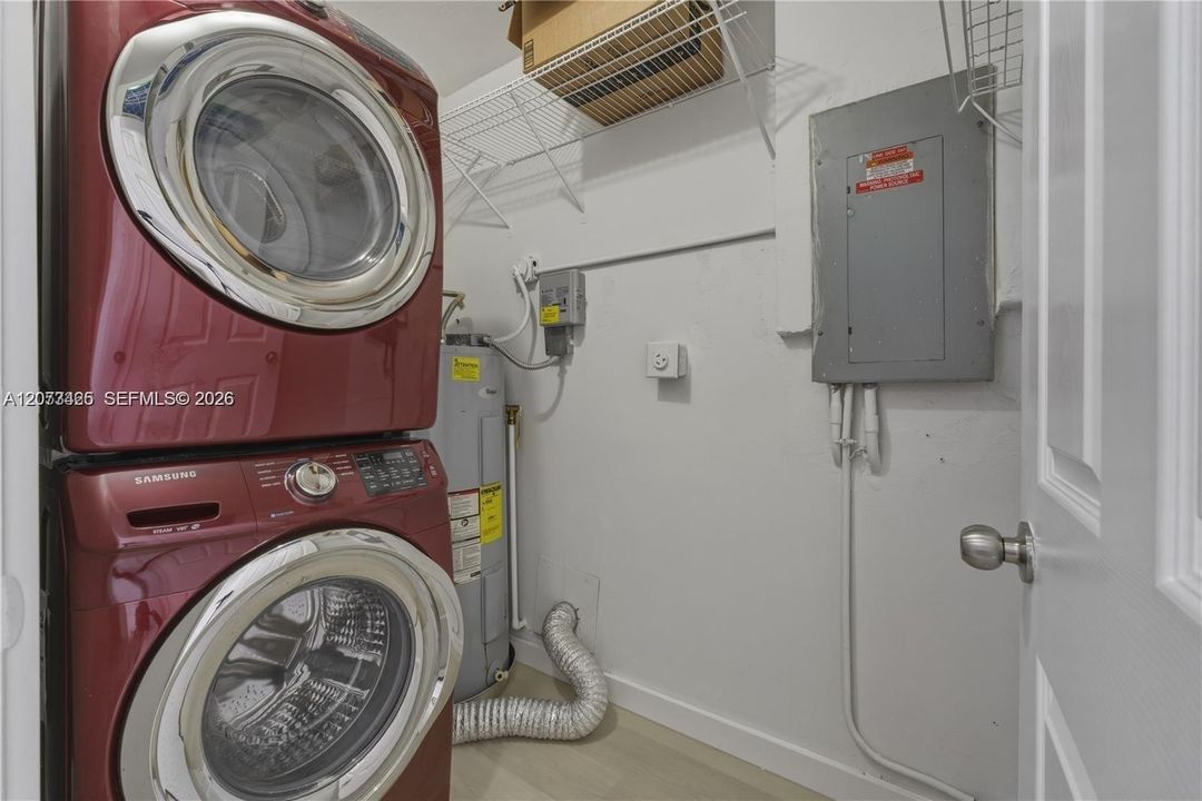 For Rent: $3,600 (3 beds, 1 baths, 969 Square Feet)
