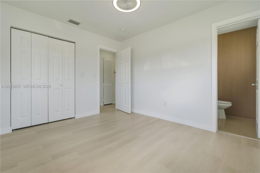 For Rent: $3,600 (3 beds, 1 baths, 969 Square Feet)