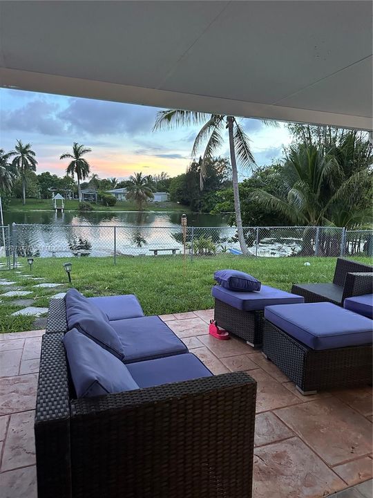 For Rent: $1,000 (1 beds, 1 baths, 1692 Square Feet)