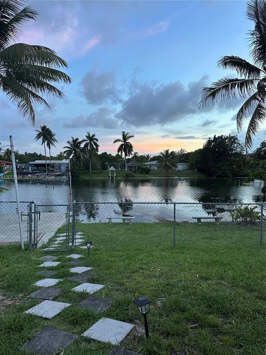 For Rent: $1,000 (1 beds, 1 baths, 1692 Square Feet)