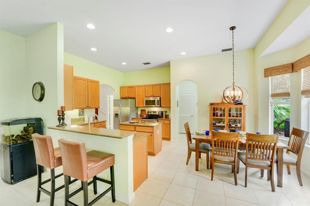 Kitchen & Dining