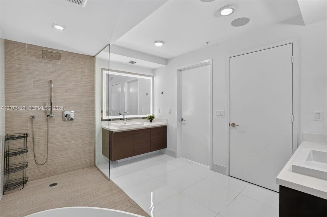 En Venta: $1,350,000 (3 camas, 3 baños, 1892 Pies cuadrados)