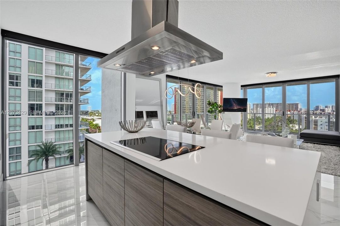 En Venta: $1,350,000 (3 camas, 3 baños, 1892 Pies cuadrados)