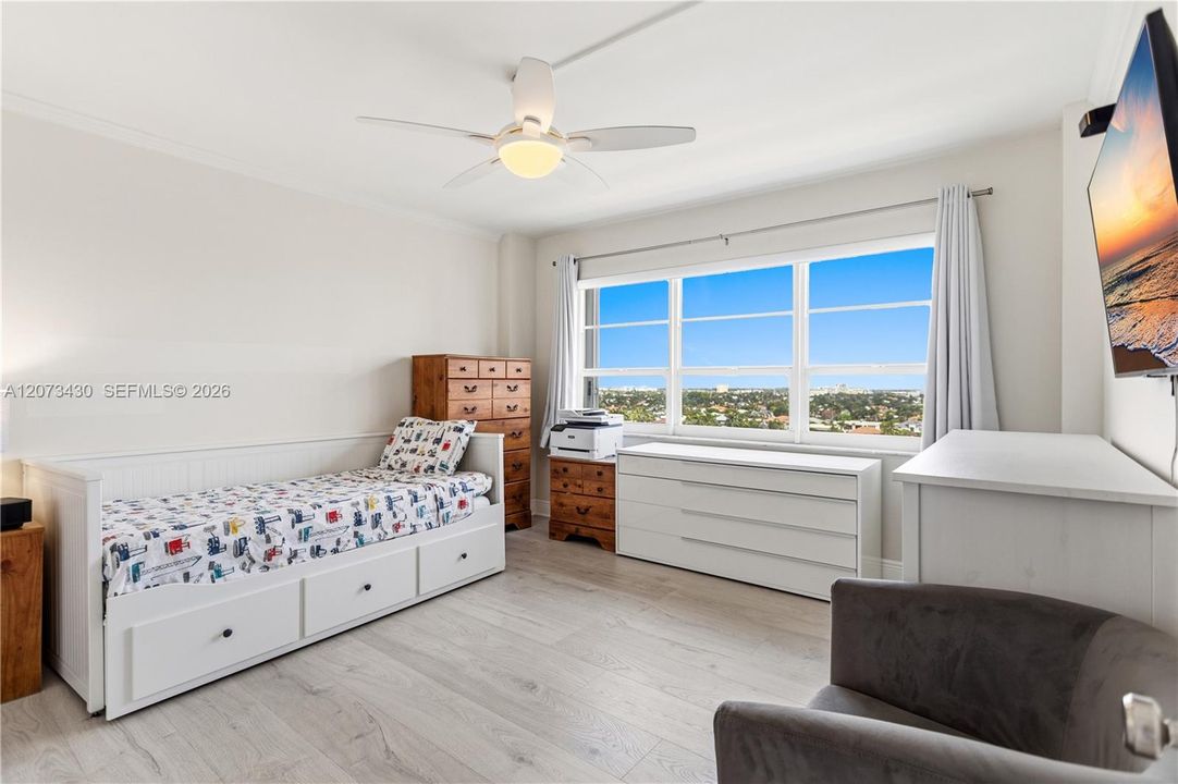 В аренду: $4,300 (2 спален, 2 ванн, 1610 Квадратных фут)