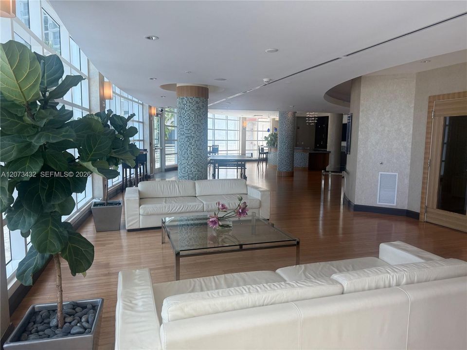 В аренду: $4,500 (2 спален, 2 ванн, 1293 Квадратных фут)