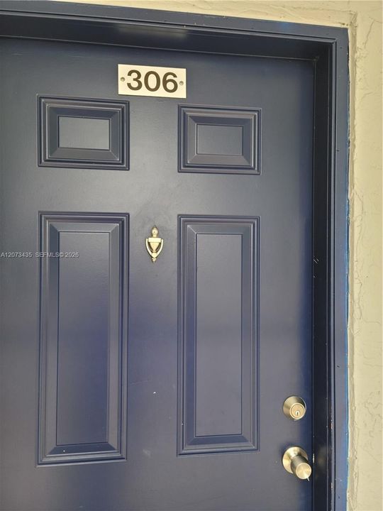 For Sale: $215,000 (2 beds, 2 baths, 832 Square Feet)