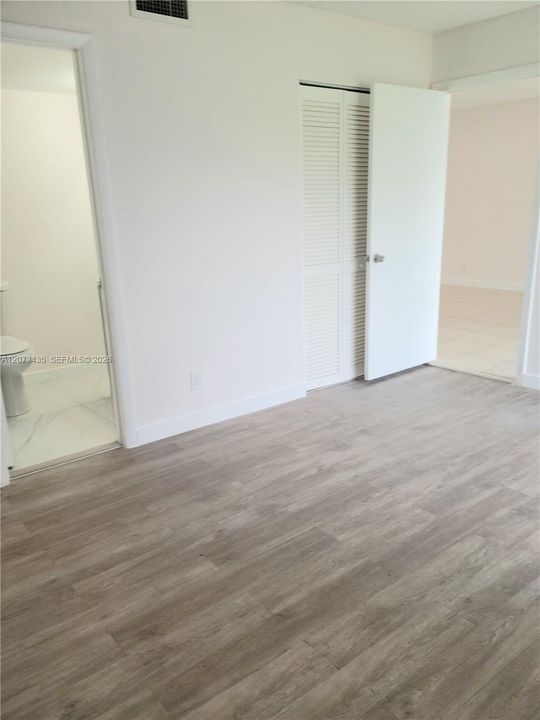 For Sale: $215,000 (2 beds, 2 baths, 832 Square Feet)