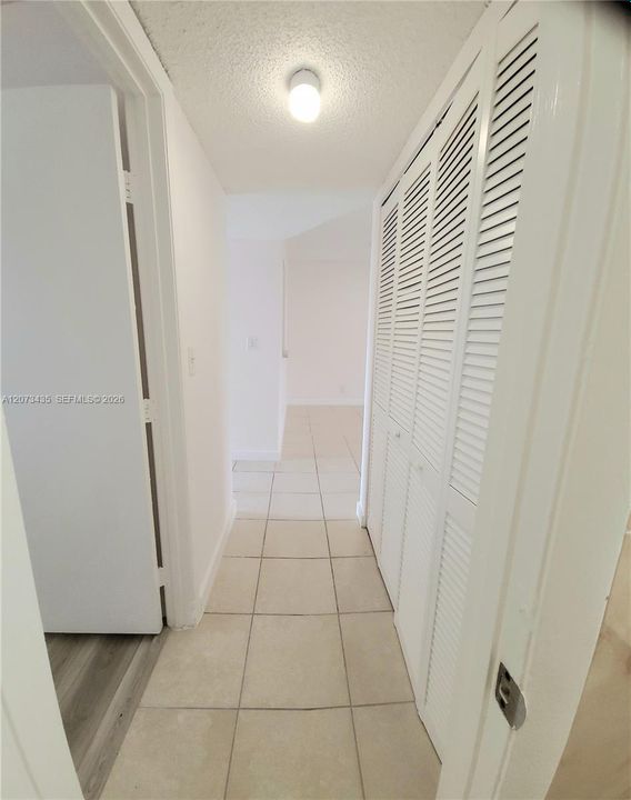For Sale: $215,000 (2 beds, 2 baths, 832 Square Feet)