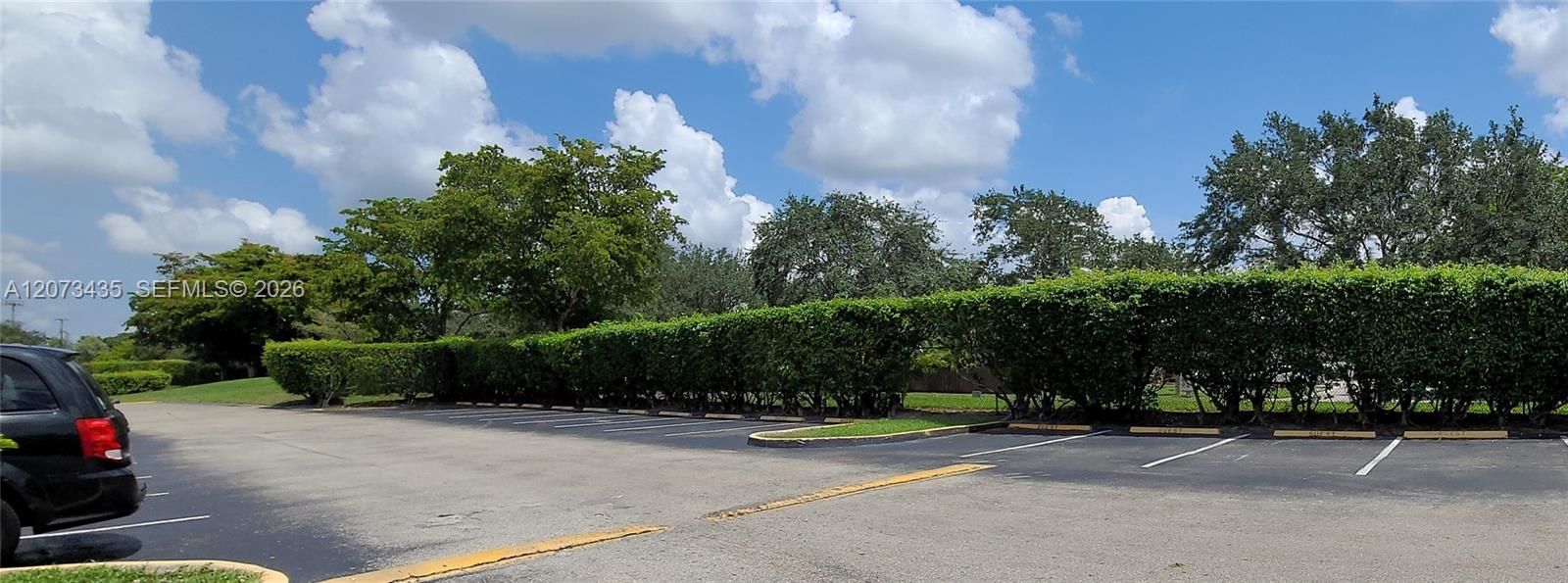 For Sale: $215,000 (2 beds, 2 baths, 832 Square Feet)