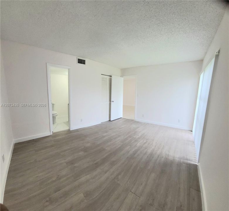 For Sale: $215,000 (2 beds, 2 baths, 832 Square Feet)