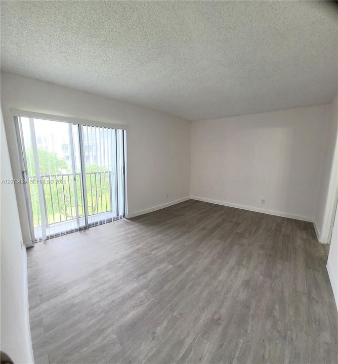 For Sale: $215,000 (2 beds, 2 baths, 832 Square Feet)