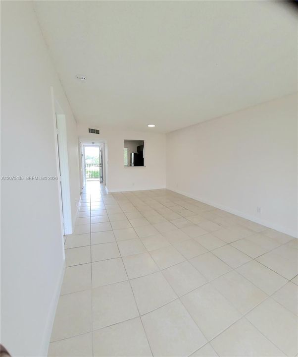 For Sale: $215,000 (2 beds, 2 baths, 832 Square Feet)