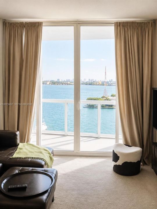 For Rent: $2,950 (1 beds, 1 baths, 900 Square Feet)