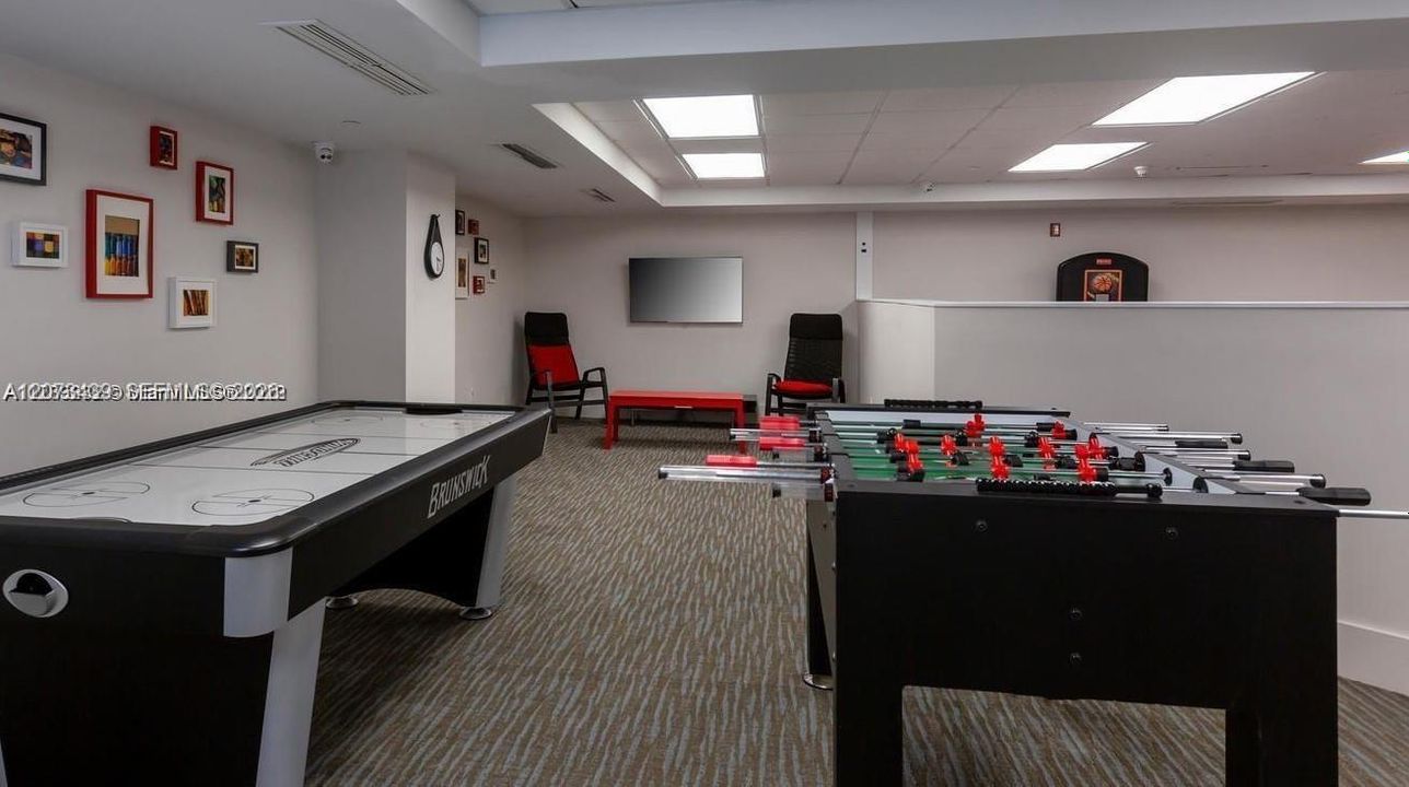 For Rent: $7,500 (2 beds, 2 baths, 1490 Square Feet)