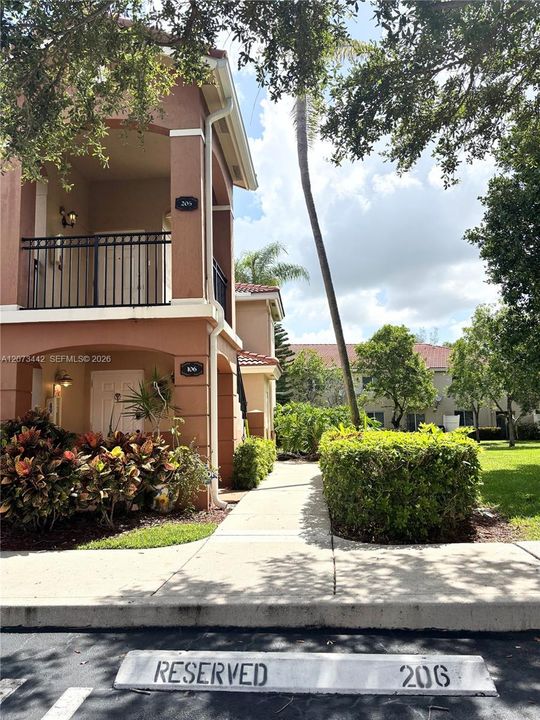 For Rent: $2,250 (3 beds, 2 baths, 1092 Square Feet)