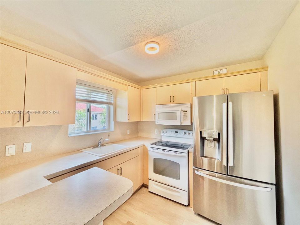 For Rent: $2,250 (3 beds, 2 baths, 1092 Square Feet)