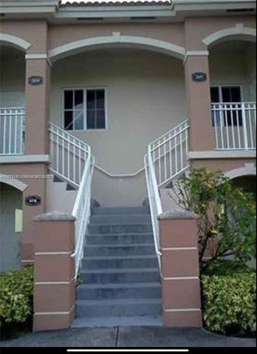 For Rent: $1,800 (2 beds, 2 baths, 815 Square Feet)