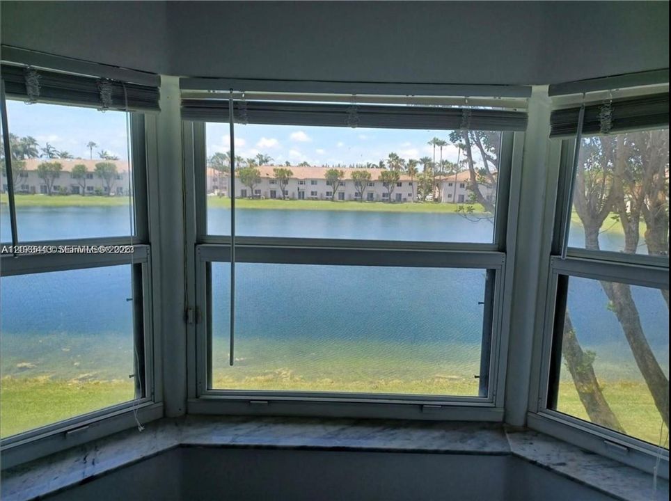 For Rent: $1,800 (2 beds, 2 baths, 815 Square Feet)