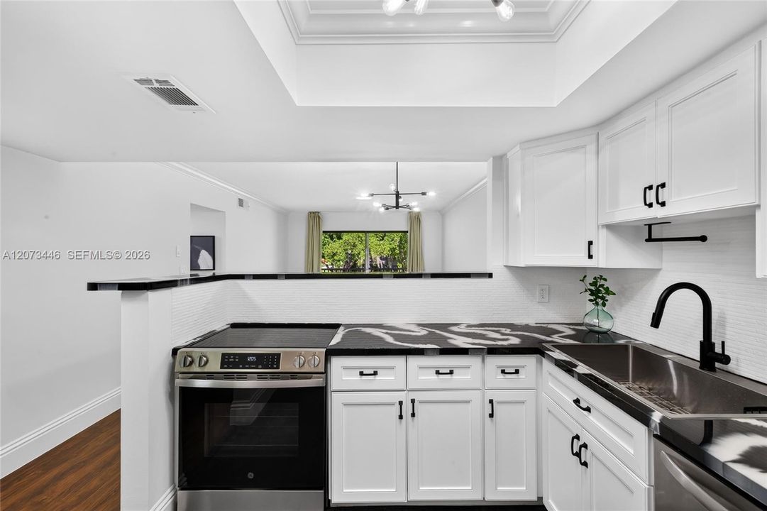 For Rent: $2,200 (2 beds, 2 baths, 960 Square Feet)