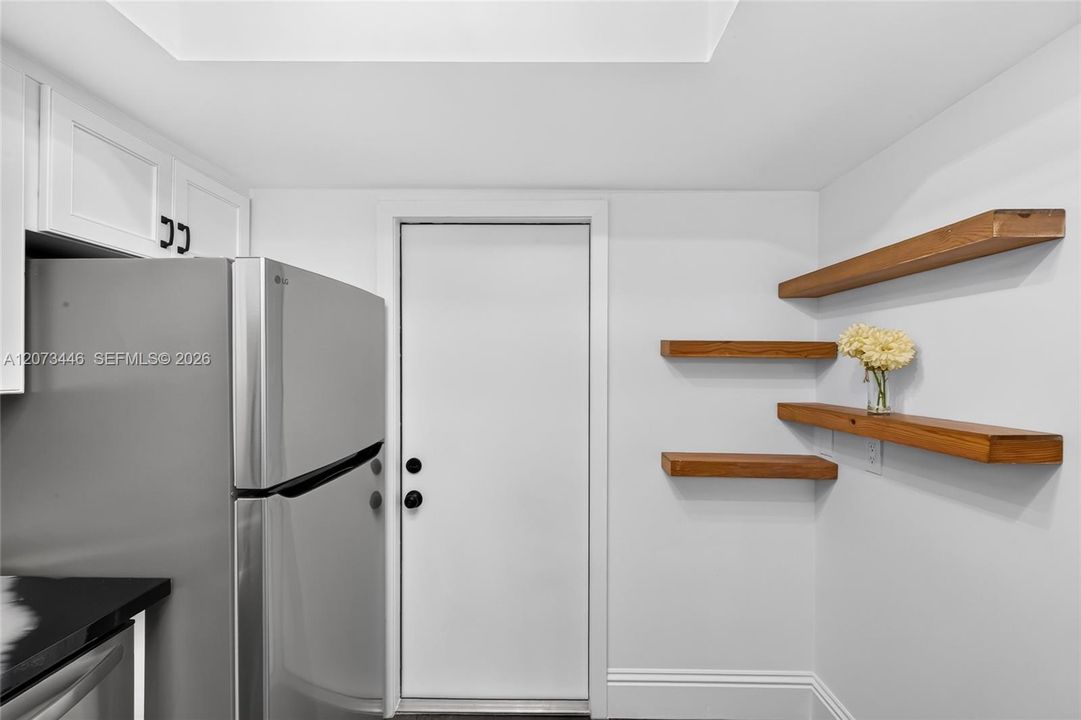 For Rent: $2,200 (2 beds, 2 baths, 960 Square Feet)