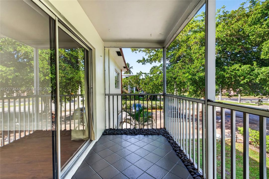 For Rent: $2,200 (2 beds, 2 baths, 960 Square Feet)