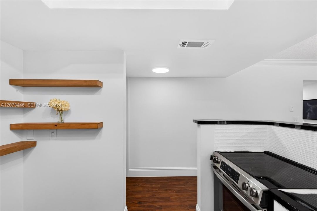 For Rent: $2,200 (2 beds, 2 baths, 960 Square Feet)