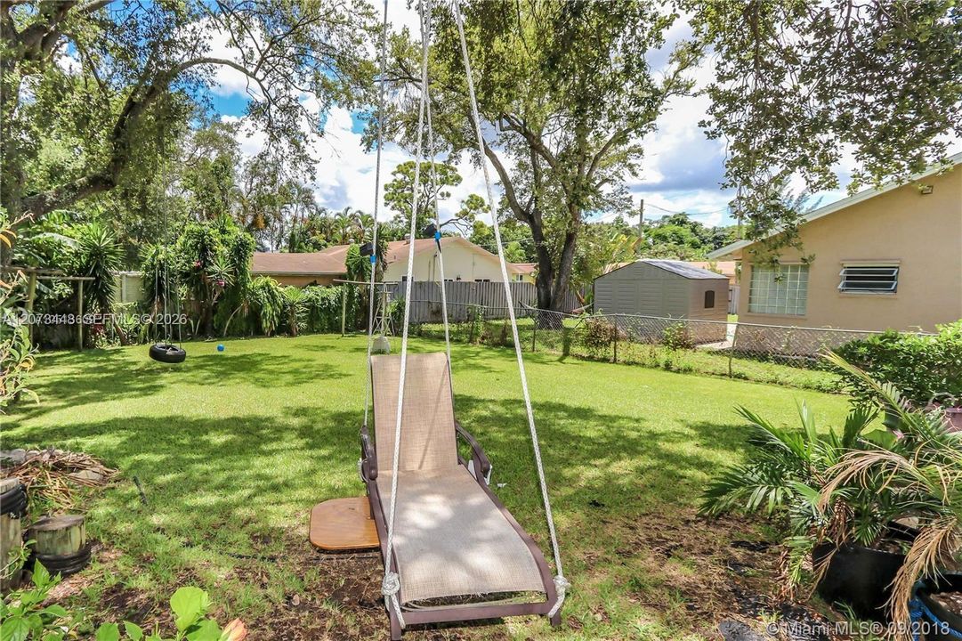 For Rent: $2,300 (2 beds, 1 baths, 926 Square Feet)