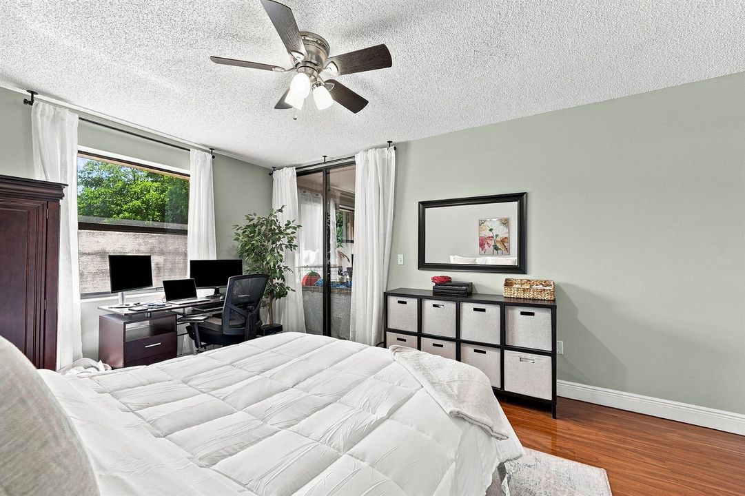 13_bedroom