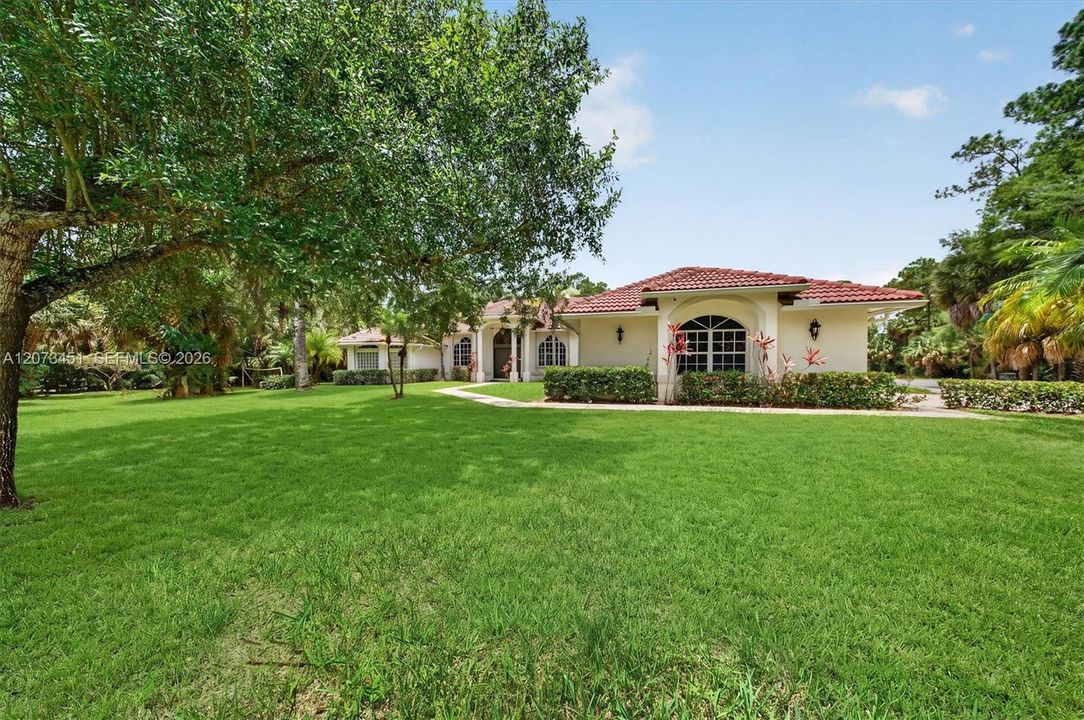 For Sale: $1,799,000 (3 beds, 2 baths, 3585 Square Feet)