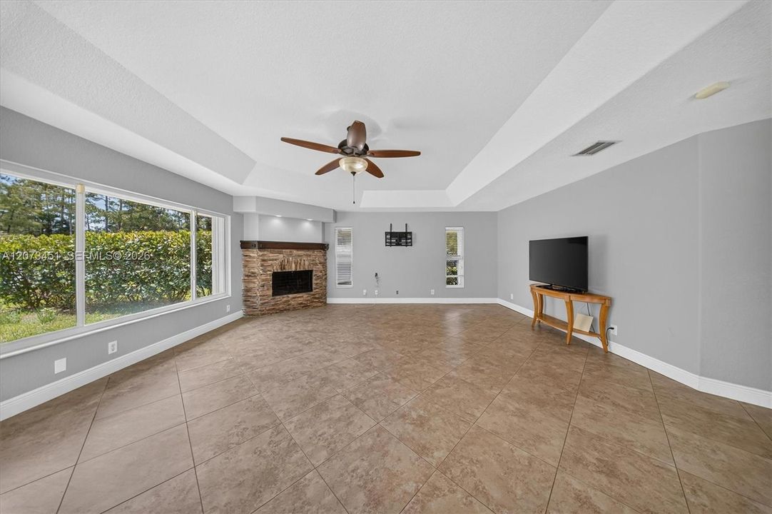 For Sale: $1,799,000 (3 beds, 2 baths, 3585 Square Feet)