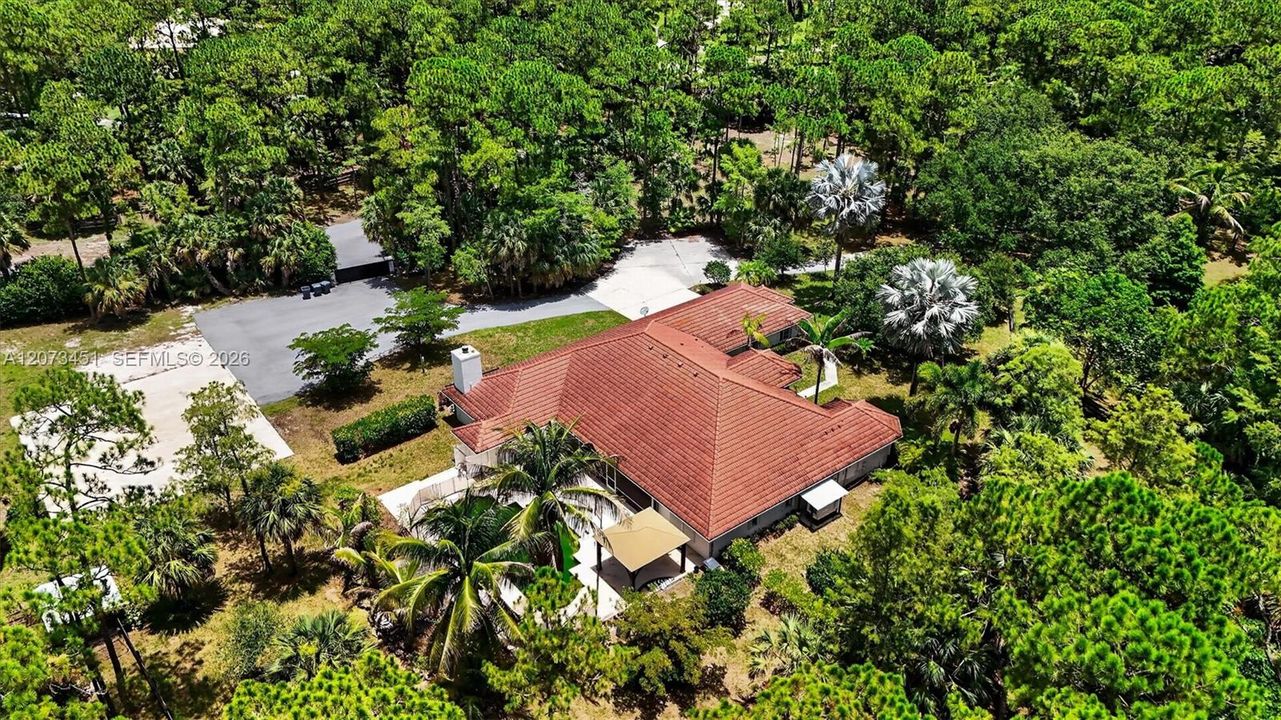For Sale: $1,799,000 (3 beds, 2 baths, 3585 Square Feet)