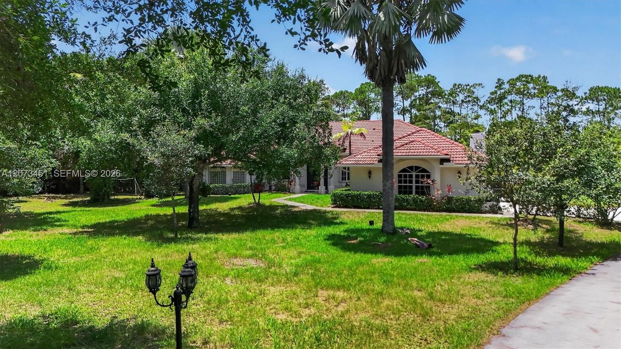 For Sale: $1,799,000 (3 beds, 2 baths, 3585 Square Feet)