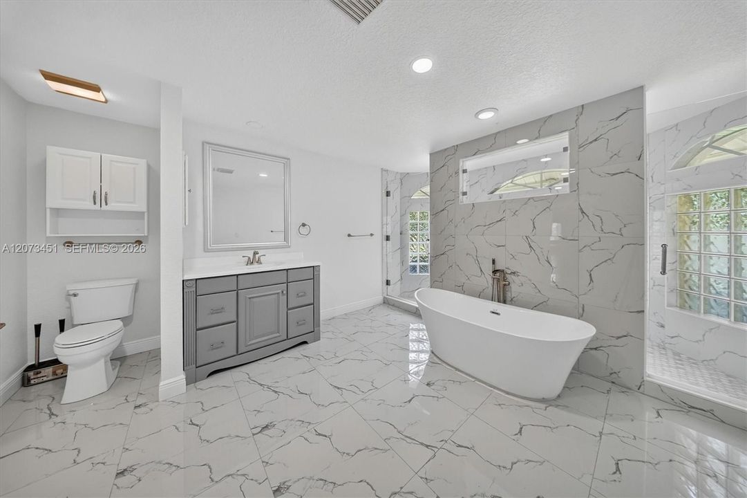 For Sale: $1,799,000 (3 beds, 2 baths, 3585 Square Feet)