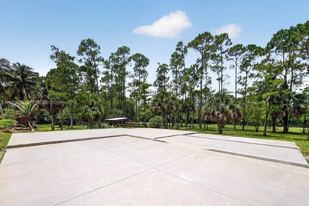 For Sale: $1,799,000 (3 beds, 2 baths, 3585 Square Feet)