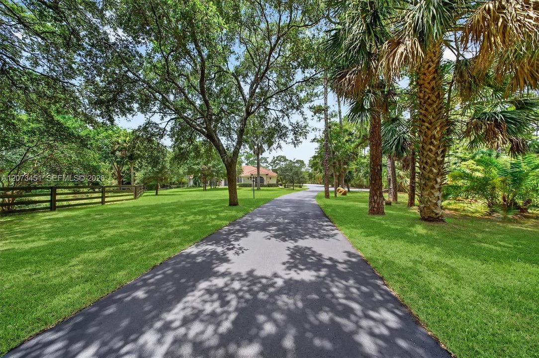 For Sale: $1,799,000 (3 beds, 2 baths, 3585 Square Feet)