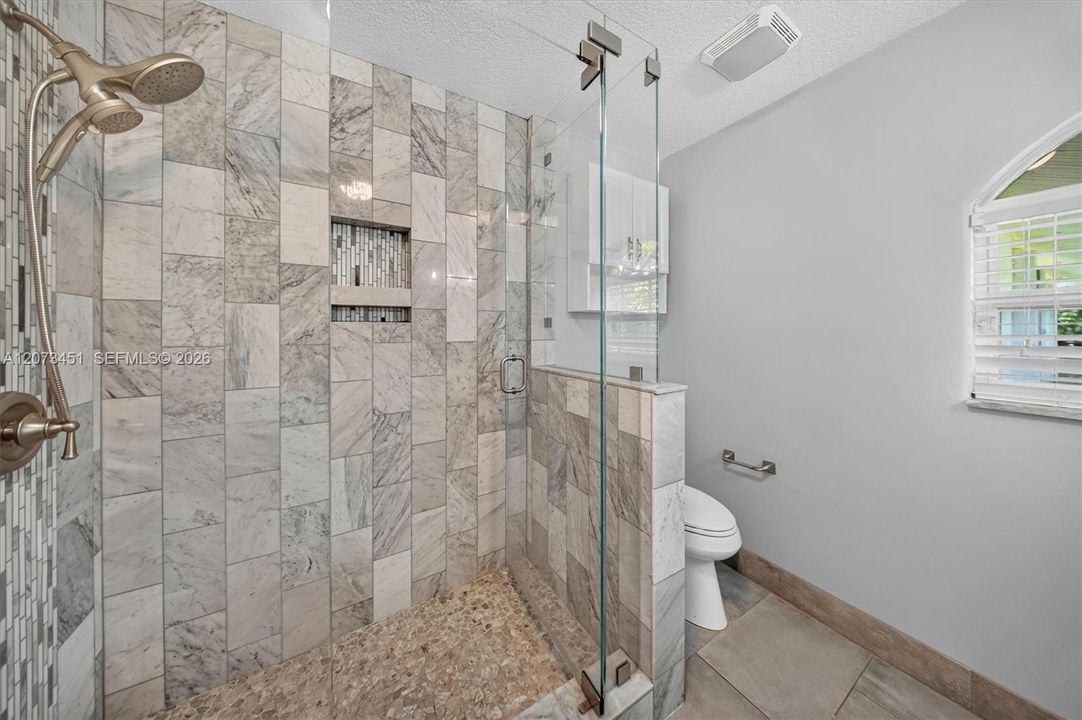 For Sale: $1,799,000 (3 beds, 2 baths, 3585 Square Feet)