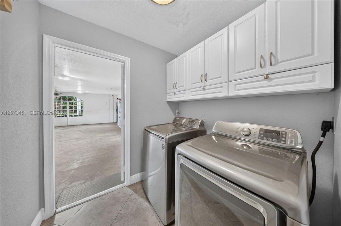 For Sale: $1,799,000 (3 beds, 2 baths, 3585 Square Feet)