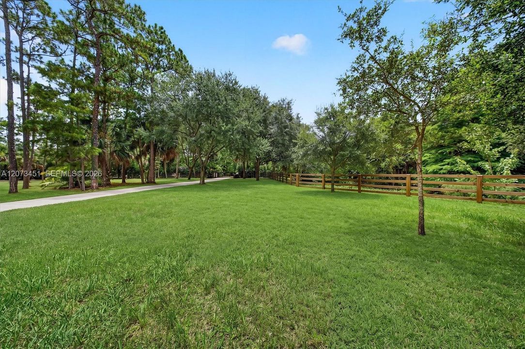 For Sale: $1,799,000 (3 beds, 2 baths, 3585 Square Feet)