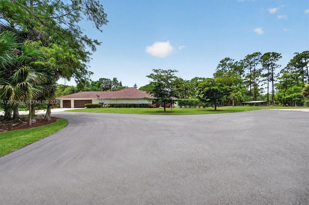 For Sale: $1,799,000 (3 beds, 2 baths, 3585 Square Feet)