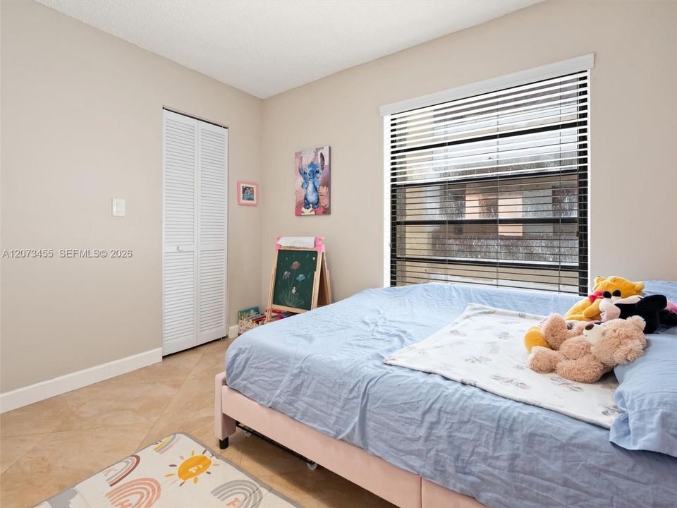 For Sale: $285,000 (2 beds, 2 baths, 965 Square Feet)